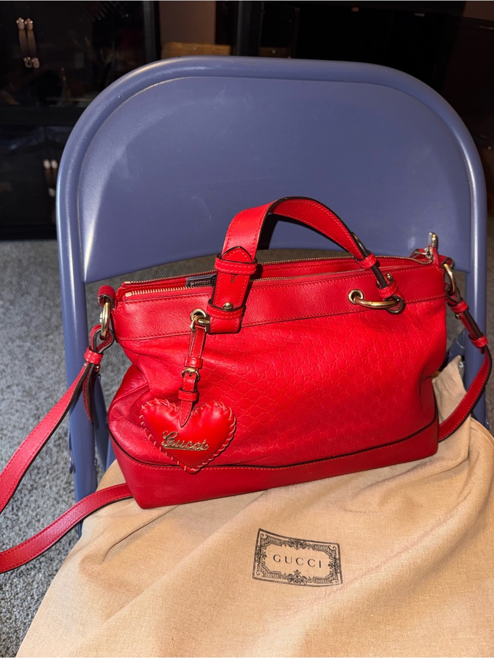 Gucci Red Leather Shoulder Bag with Heart Charm - Picture 2 of 9
